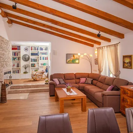 Vila Olive By Guide Imotica