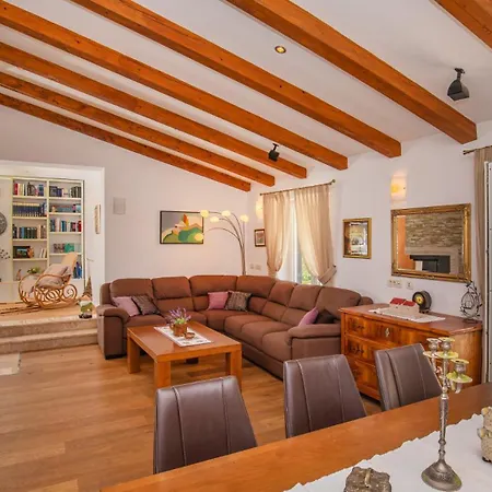 Vila Olive By Guide *